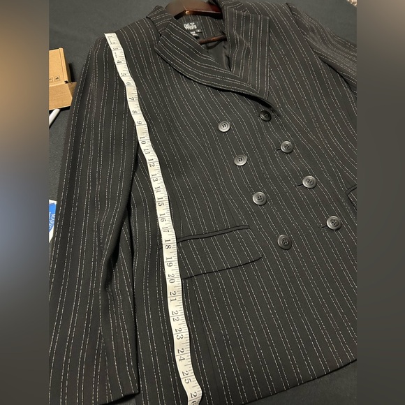 M.T. Morgan Taylor Studio-Beautiful Coat..Made very well. Size 6 - Picture 7 of 8